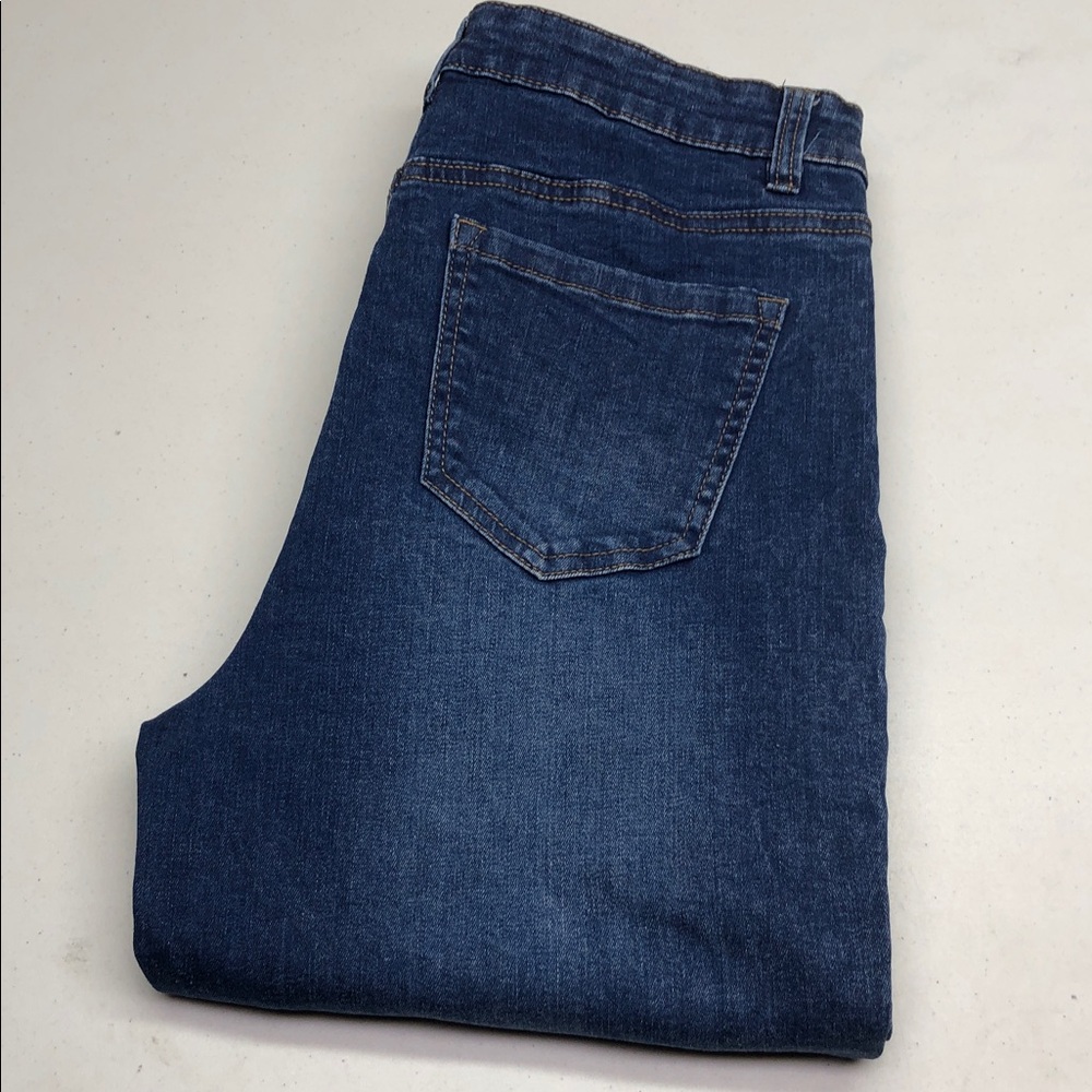 LIKE NEW LAURA HIGH-RISE STRAIGHT LEG JEANS 10/30x31 ⭐️